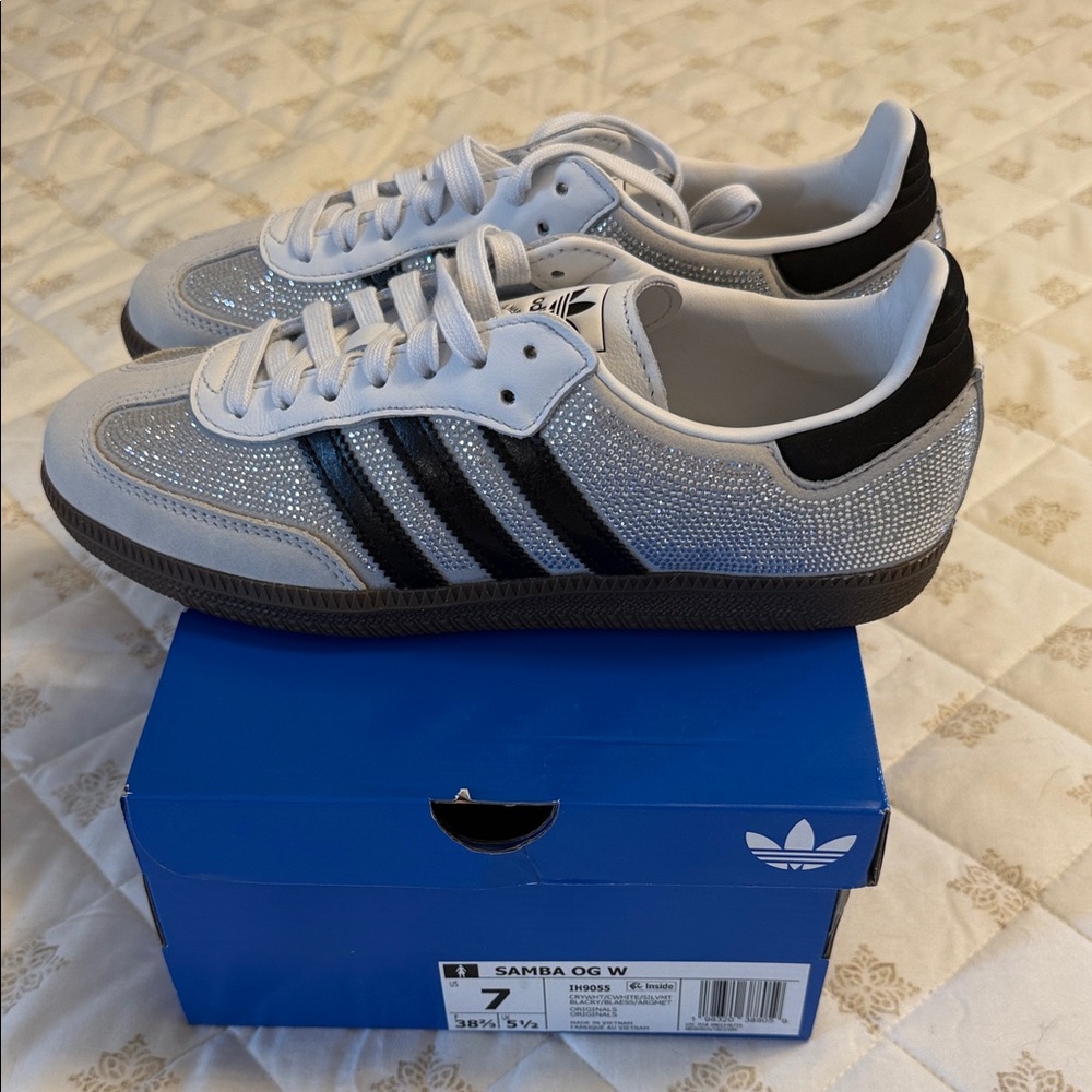 adidas Samba OG Silver with Black Stripes size: 7